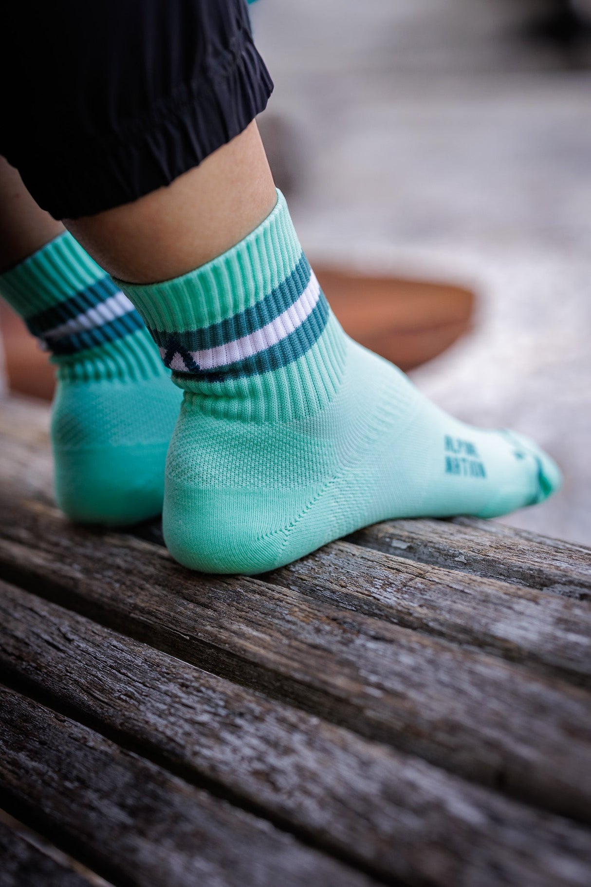 Anda Summit Mid Crew Socks Lagoon