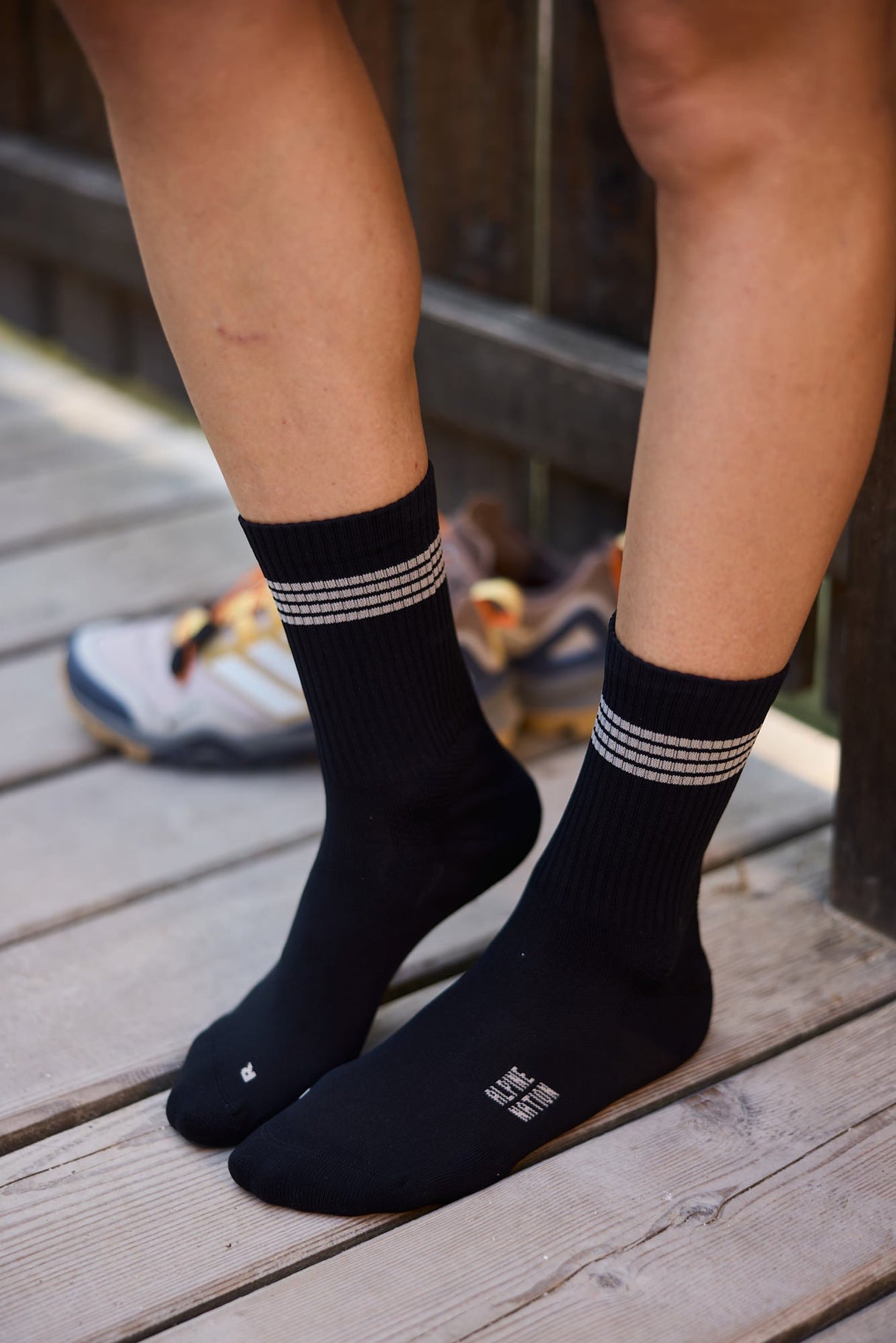 Summit Hike Crew Socks Carbon Black