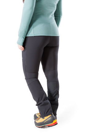 The model is 169cm, weighs 67,5kg, wears size M