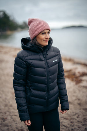 The model is 162 cm tall, weighs 53kg and is wearing size XS.