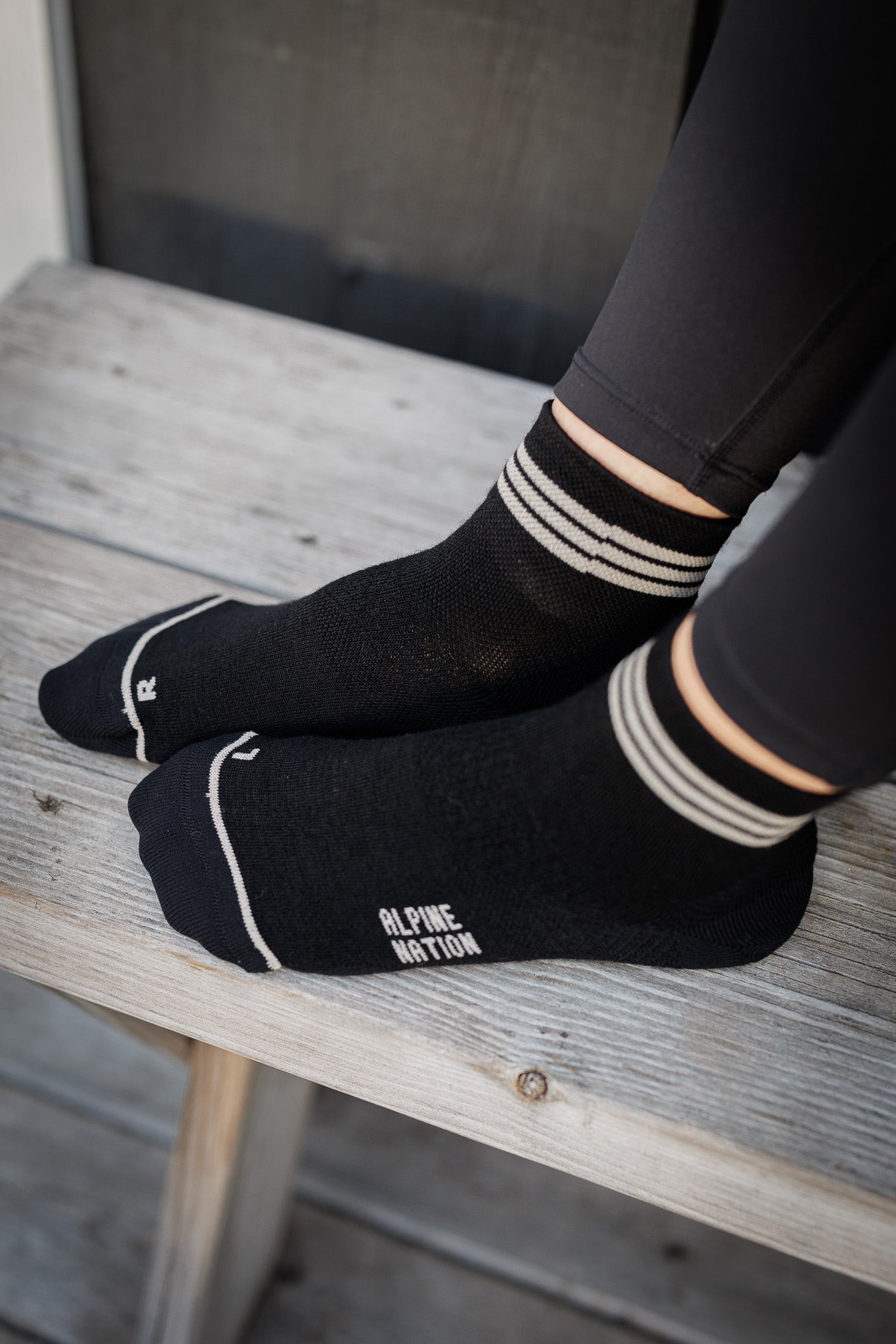 Seceda Light Merino Mid Crew Socks Onyx – Alpine Nation Outdoor