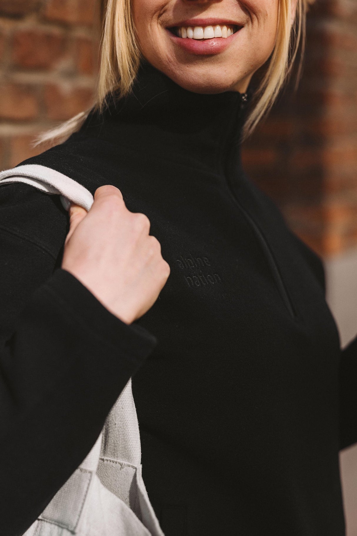 Apres Sweater - Blackout