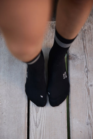 Summit Hike Crew Socks Carbon Black