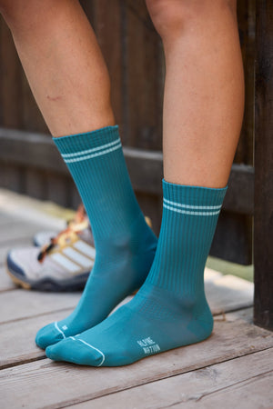 Summit Hike Crew Socks Moraine Blue
